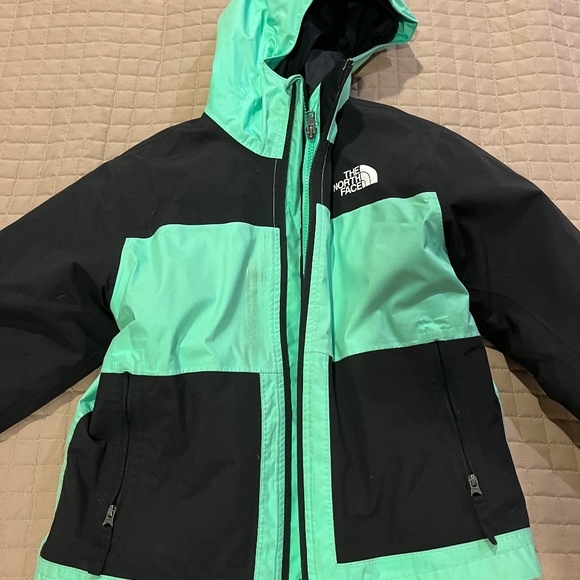The North Face Boys Ski Winter Jacket (size 7/8) - Picture 2 of 7